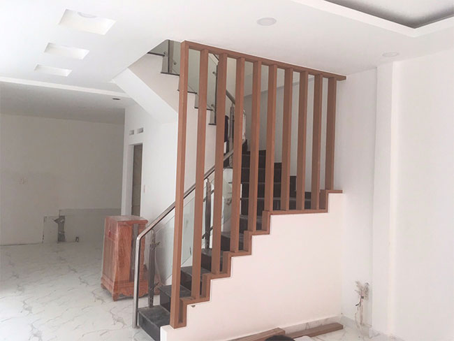 Thanh lam gỗ nhựa iWood trang trí lối đi cầu thang