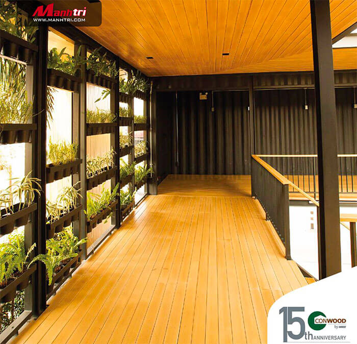 Conwood với tính năng không thấm nước, đảm bảo độ bền cho bề mặt sàn nhà.