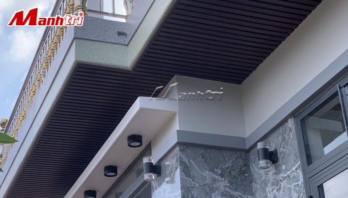 Ốp mái hiên ngoài trời với tấm ốp lam sóng iWood