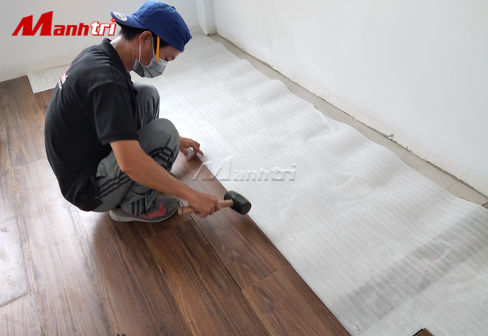Lót sàn gỗ công nghiệp